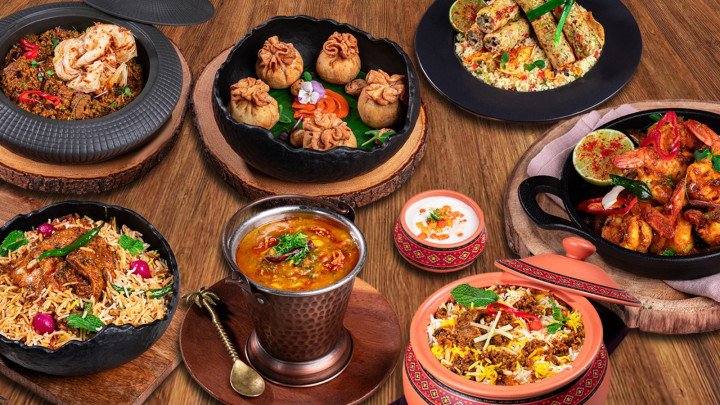 عالم من النكهات وقصص تُروى في كل طبق:  مطبخ زعفران الهندي يكشف عن قائمة طعام تحتفي بفنون الطهي المنزلي