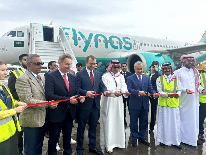 طيران ناس يحتفل بتدشين أولى رحلاته المباشرة بين الرياض وموسكو    في فصل جديد من الربط الجوي وبحضور سفير خادم الحرمين الشريفين لدى روسيا