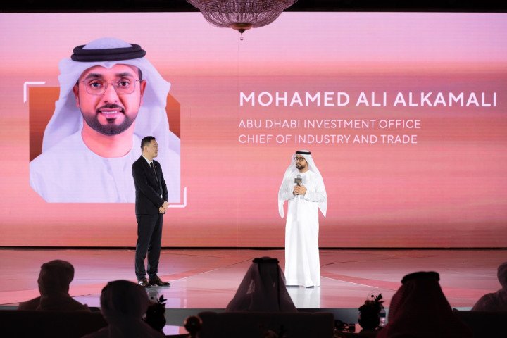 ROX تطلق سيارتها الرائدة الجديدة ADAMAS SUV من أبوظبي       .. في إطار التعاون بين مكتب أبوظبي للاستثمار وROX