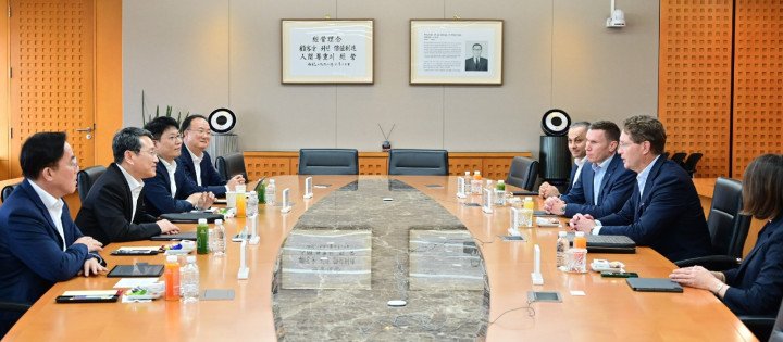 إل جي ومرسيدس بنز تناقشان توسيع تعاونهما في "حل واحد من إل جي"  تعميق الشراكة الاستراتيجية لتحفيز الابتكار في حلول التنقل الحديثة