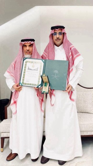 أغلى هدايا البِر.. الشهراني يهدي والده الحياة ويُتوّج بالوسام