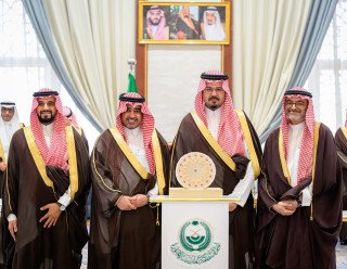 أمير منطقة المدينة المنورة يكرّم "طيبة" تقديرًا لشراكتها في موسم شتاء المدينة 2025-2026